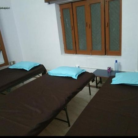 Mannat Rooms Allāhābād Junction Exteriör bild