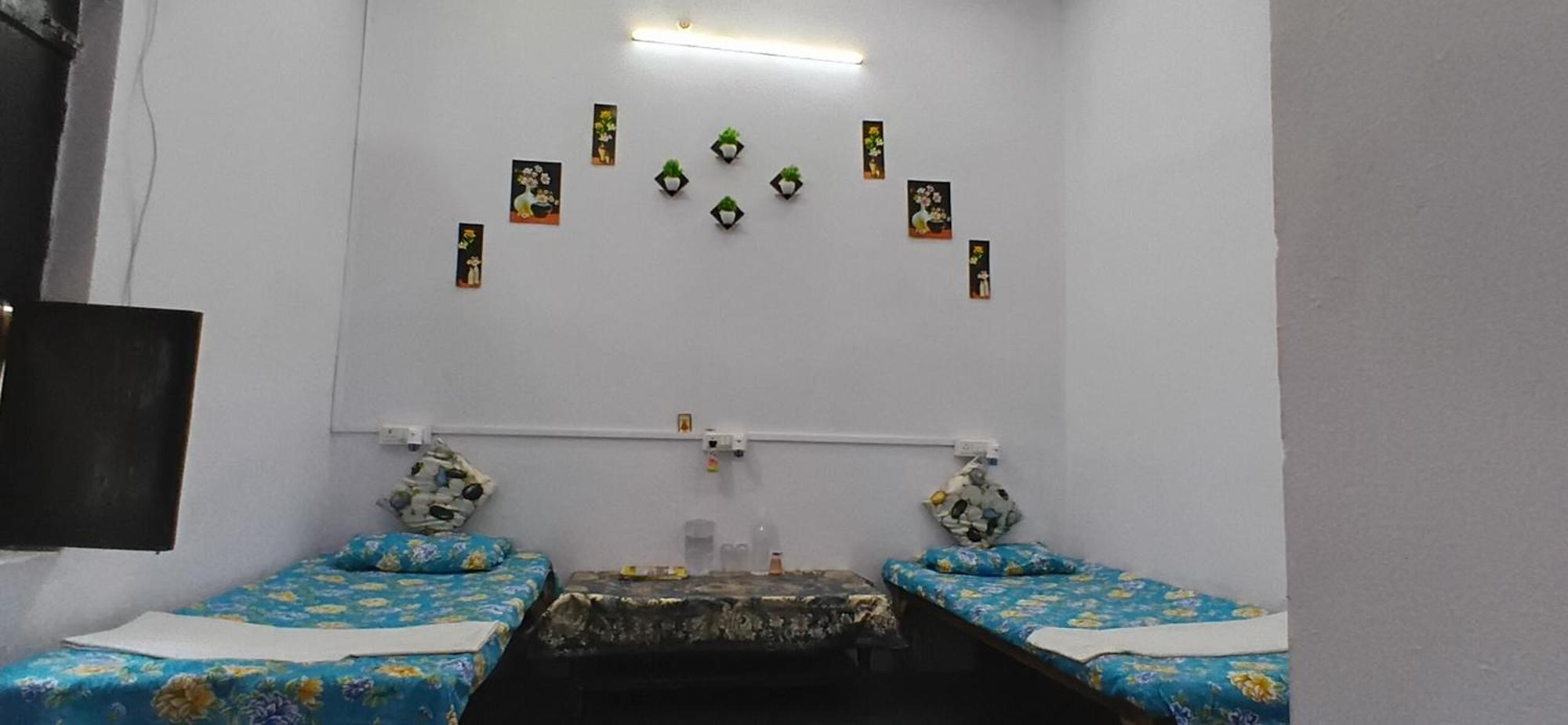 Mannat Rooms Allāhābād Junction Exteriör bild
